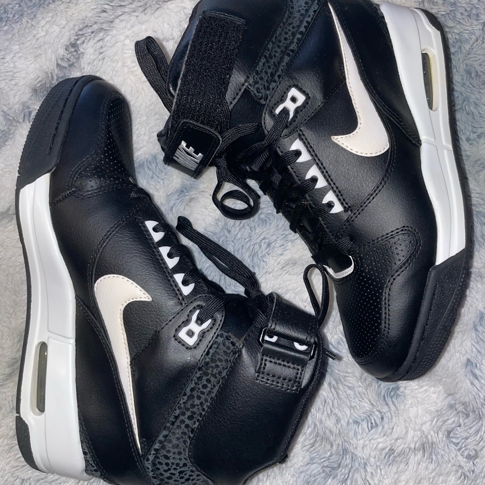 Nike air revolution sky hi